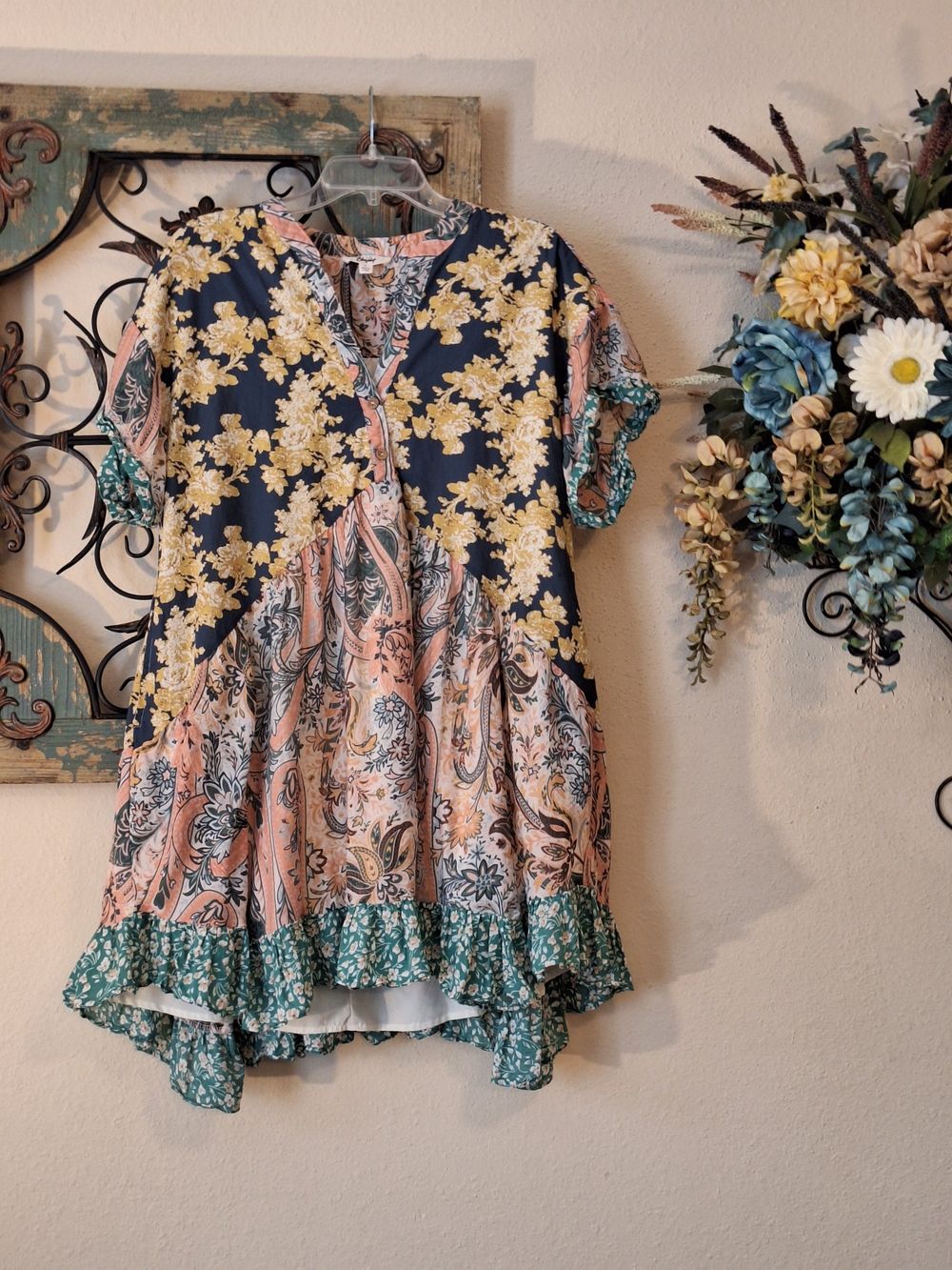 Floral Paisley V-Neck Flutter Mini Dress in Navy, Peach & Green. Size Small - Picture 4 of 12